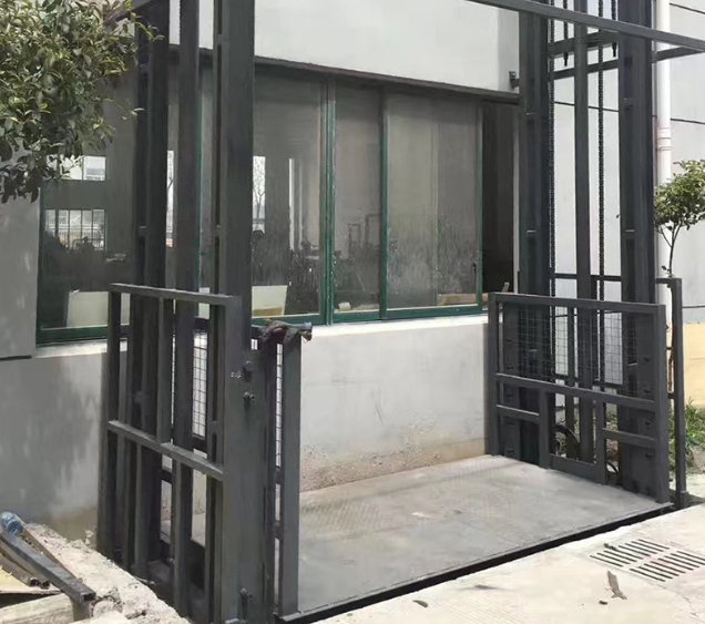 迪庆导轨式施工升降机助力民生工程提速增效