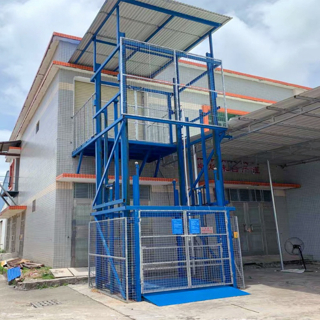 迪庆建材厂室外升降货梯安装